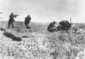 Ermordung von jüdischen Zivilisten in der Ukraine 1942 (Wikimedia Commons)